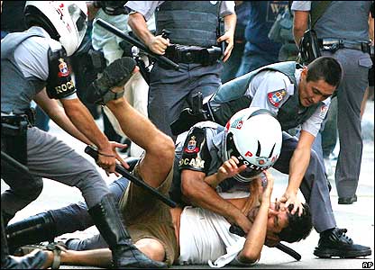 _42660217_protester.jpg